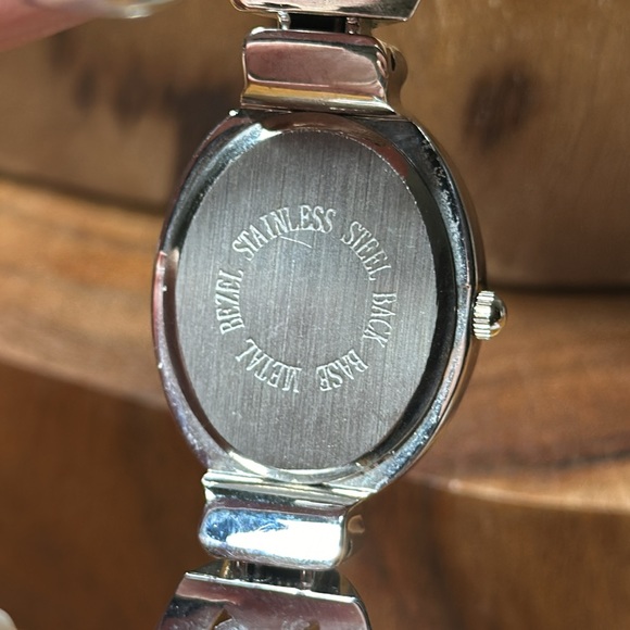 Hinged Cuff Bracelet Watch - Picture 12 of 12